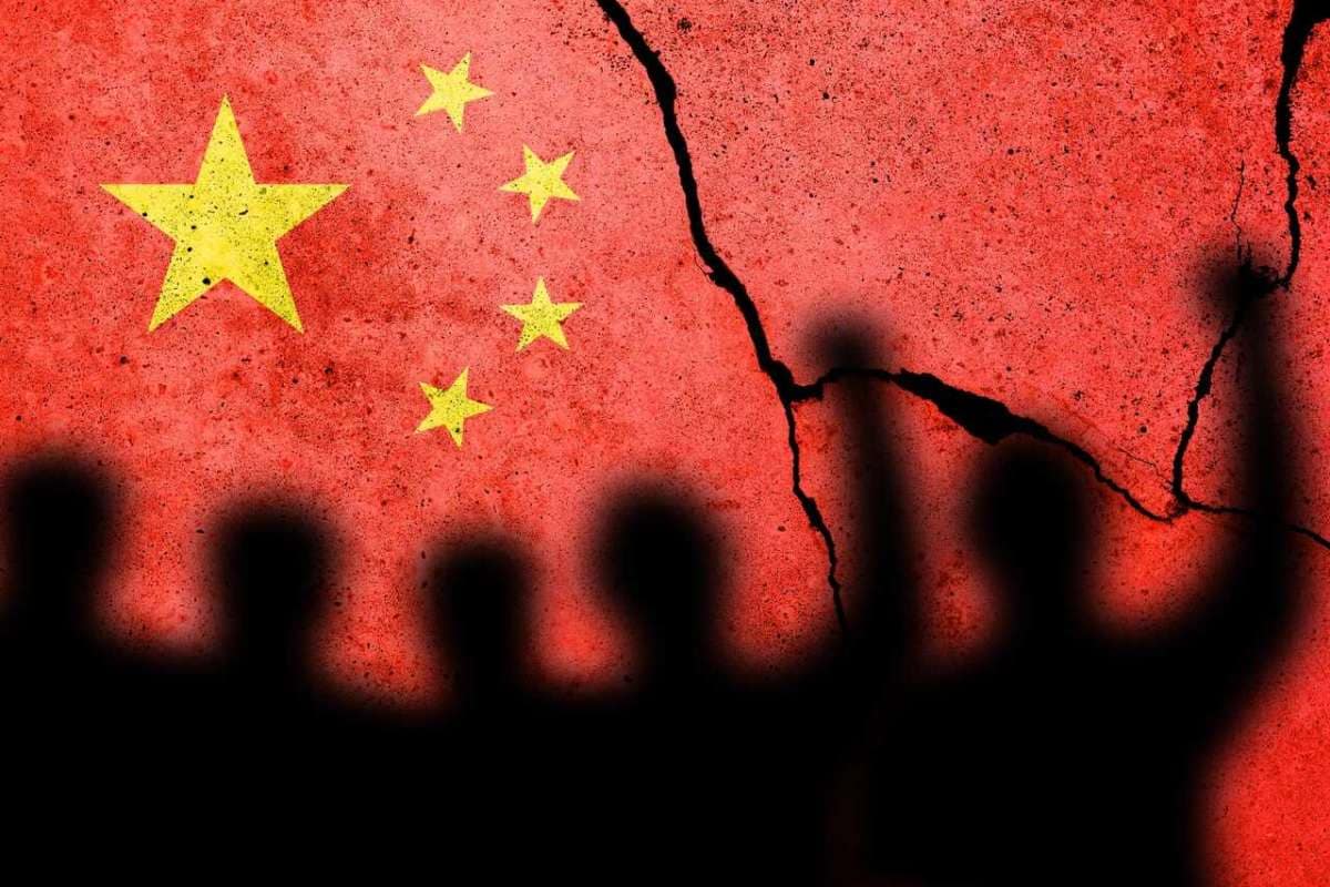 Flag,of,china,painted,on,a,cracked,wall.,chinese,real
